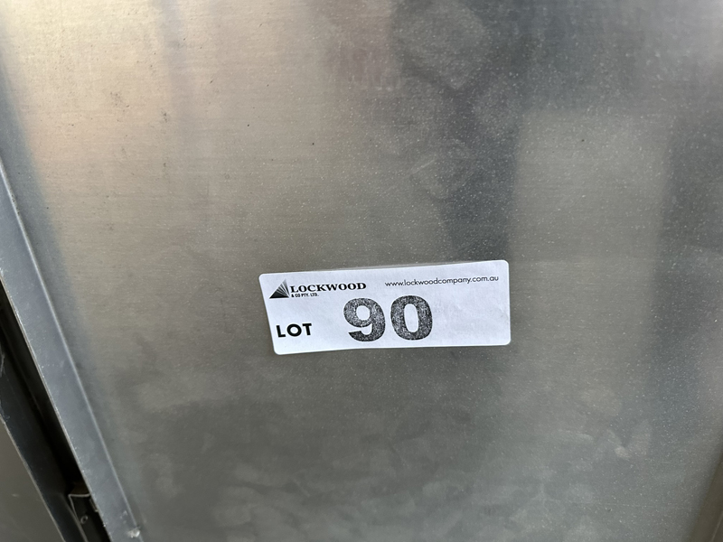 090 (1)