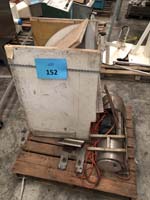 152 (01)